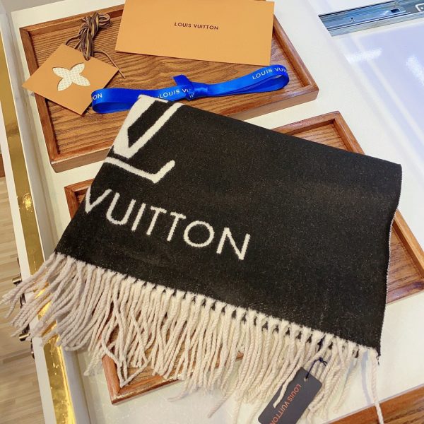 VL – Luxury Edition LUV Scarf 036