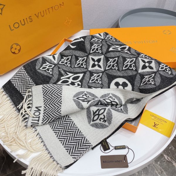 VL – Luxury Edition LUV Scarf 003