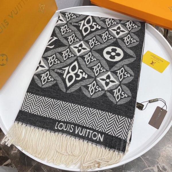 VL – Luxury Edition LUV Scarf 003