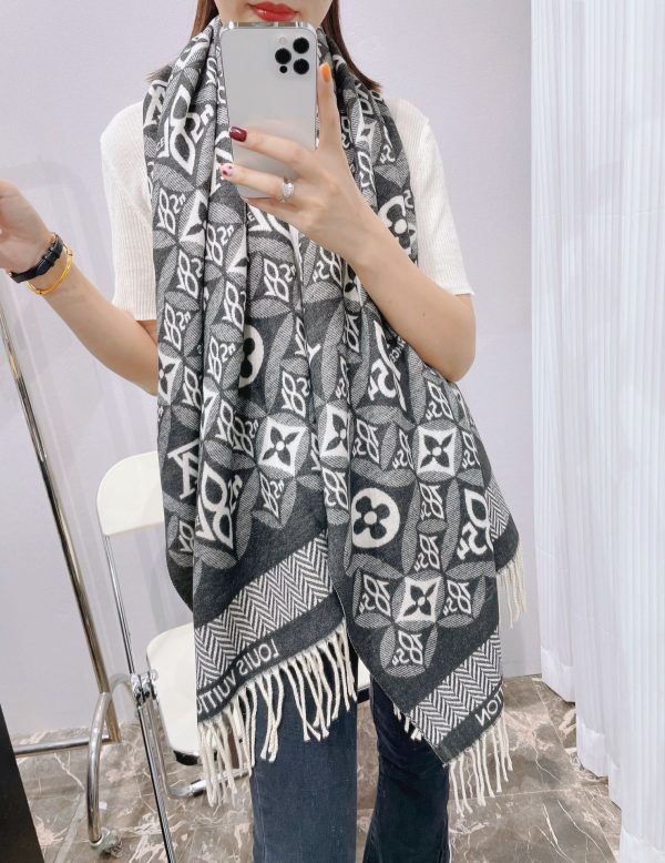 VL – Luxury Edition LUV Scarf 003