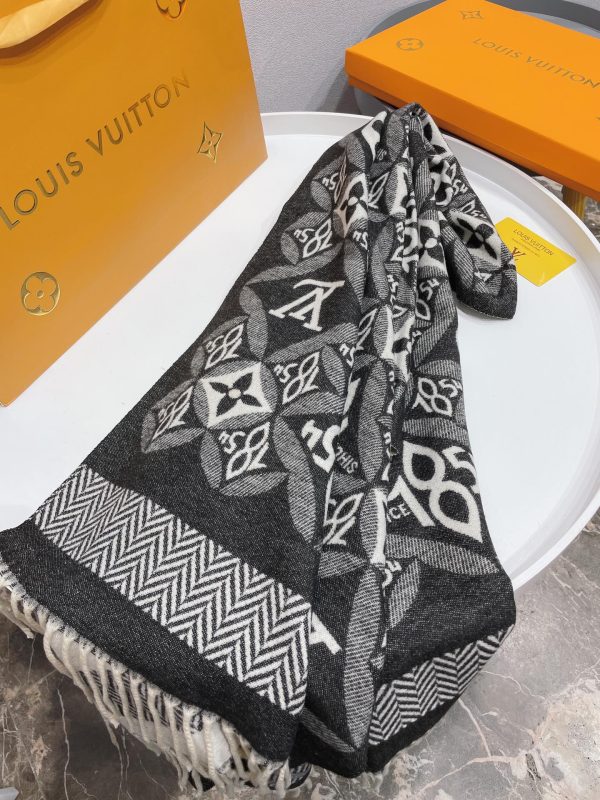 VL – Luxury Edition LUV Scarf 003