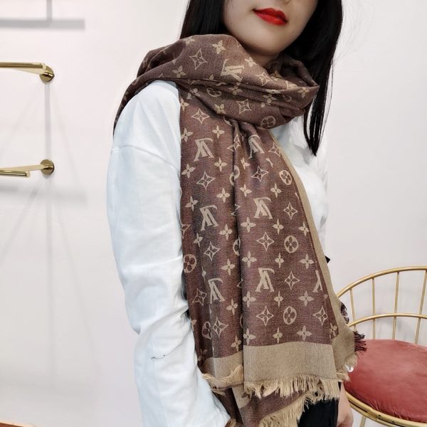 VL – Luxury Edition LUV Scarf 020